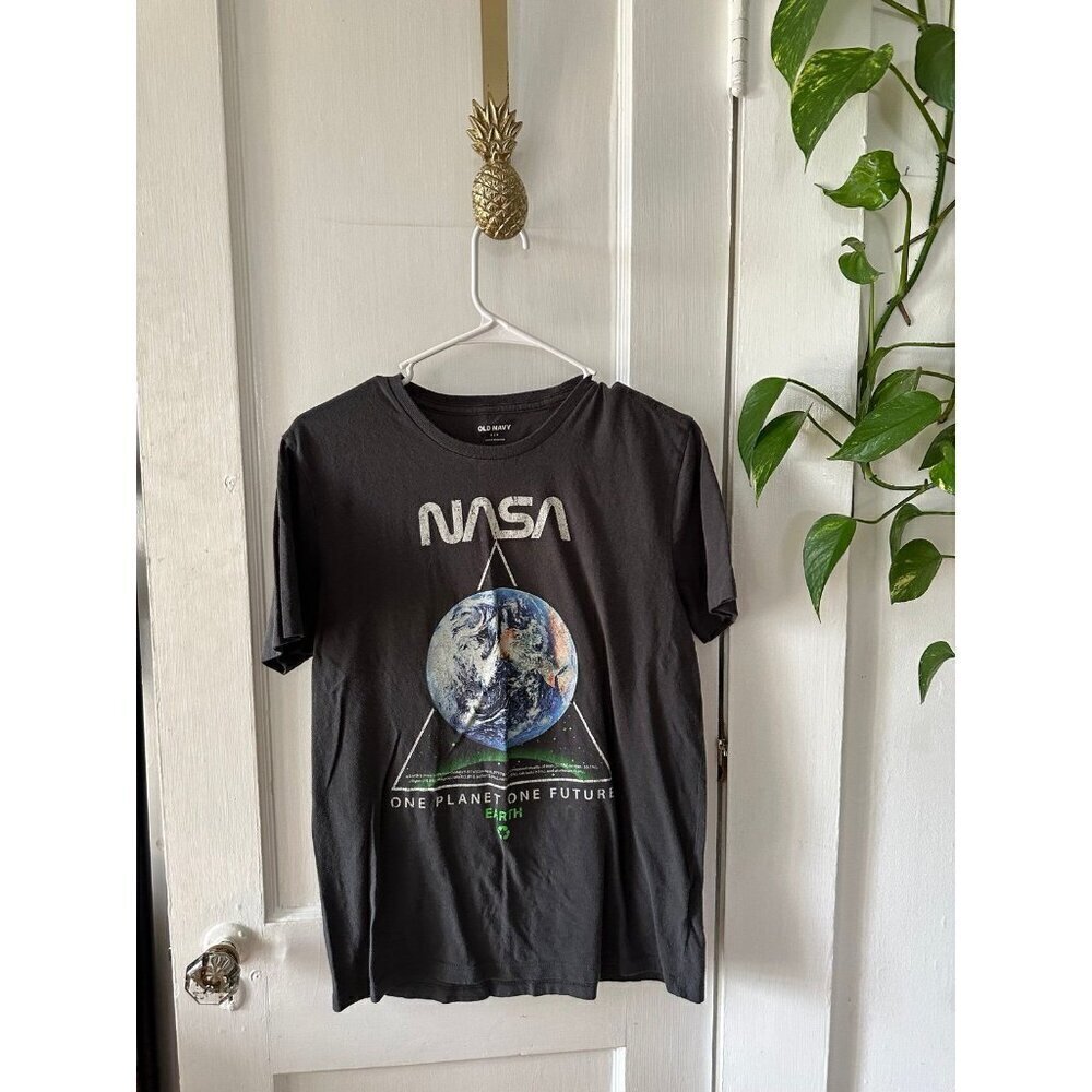 Old Navy Men’s size small NASA shirt